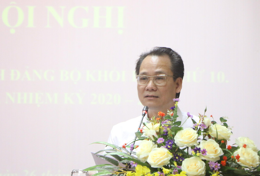 Ông Nguyễn Thanh Sơn - Thành ủy viên, Bí thư Đảng ủy Khối các trường ĐH-CĐ Hà Nội phát biểu tại hội nghị.