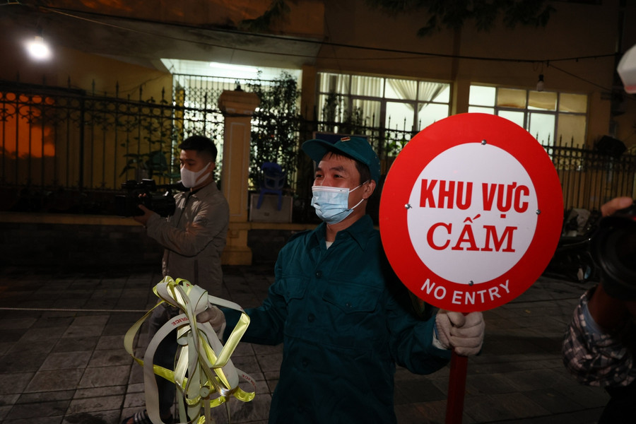 Theo lãnh đạo quận Hoàn Kiếm, đến thời điểm này là đủ 14 ngày theo quyết định của phong toả áp dụng với tầng 7 và tầng 8 nhà D của Bệnh viện Việt Đức.