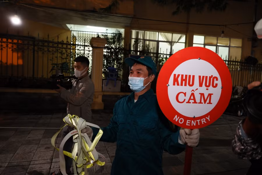 Theo lãnh đạo quận Hoàn Kiếm, đến thời điểm này là đủ 14 ngày theo quyết định của phong toả áp dụng với tầng 7 và tầng 8 nhà D của Bệnh viện Việt Đức.