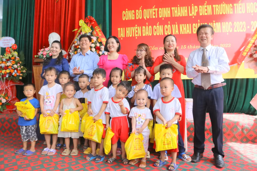 Những món quà ý nghĩa đến với học sinh đầu năm học mới.