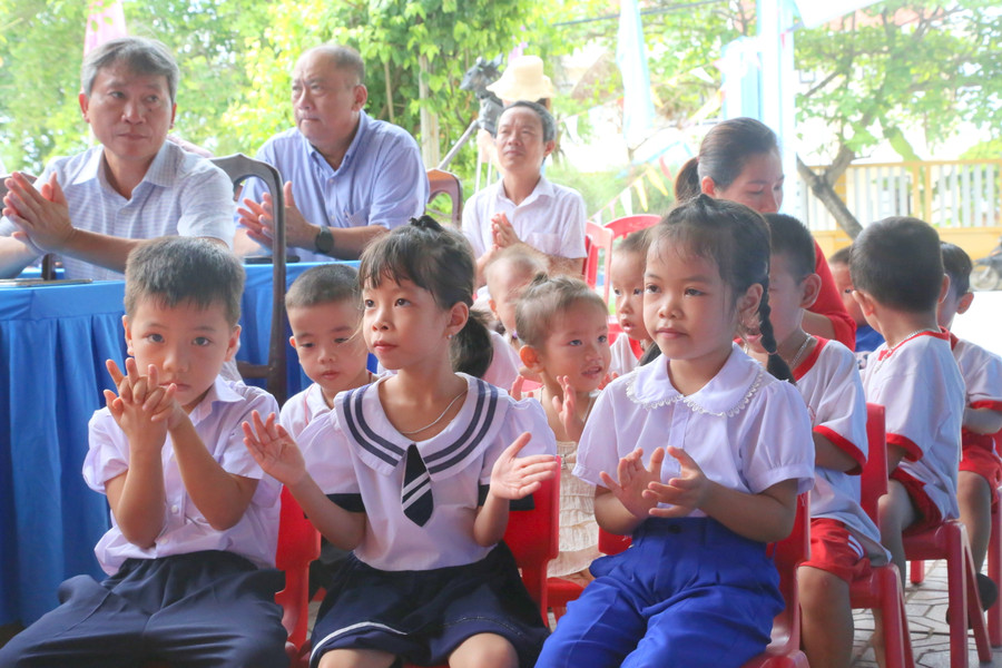 Ánh mắt hân hoan của học sinh nhân ngày khai giảng.