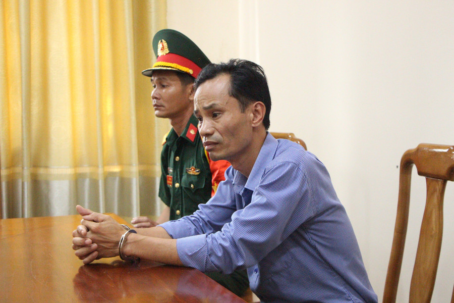 Cơ quan điều tra khám xét nơi làm việc của bị can. (Ảnh: Xuân Nha). Cơ quan điều tra khám xét nơi làm việc của bị can. (Ảnh: Xuân Nha).