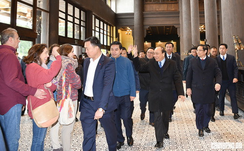 Thủ tướng thăm Cầu cảng Hạ Long Thủ tướng thăm Cầu cảng Hạ Long