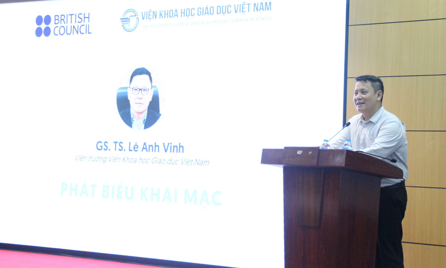 GS.TS Lê Anh Vinh phát biểu tại tọa đàm.