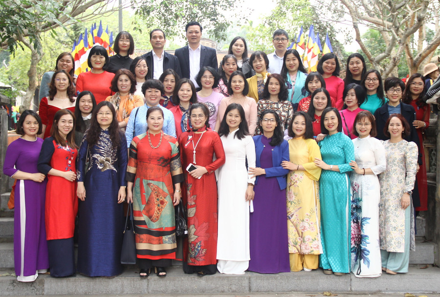 Đoàn nữ công Công đoàn cơ quan Bộ GD&ĐT đến thăm Chùa Vĩnh Nghiêm (Yên Dũng, Bắc Giang). Đoàn nữ công Công đoàn cơ quan Bộ GD&ĐT đến thăm Chùa Vĩnh Nghiêm (Yên Dũng, Bắc Giang).