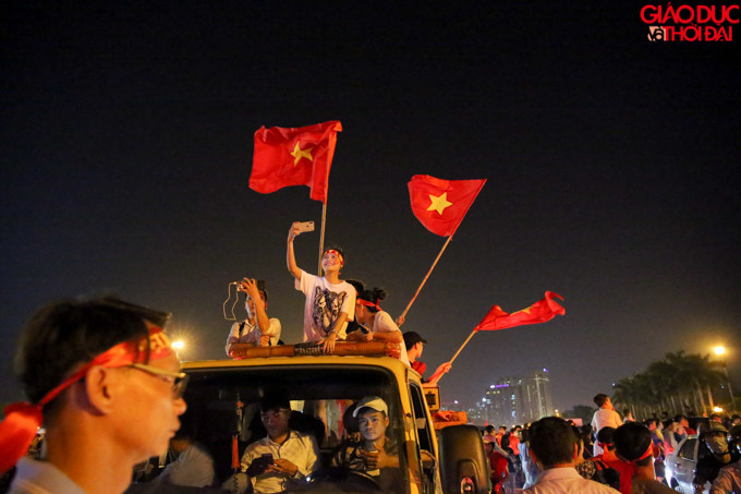 Xe cứu hộ biến thành xe cổ động.