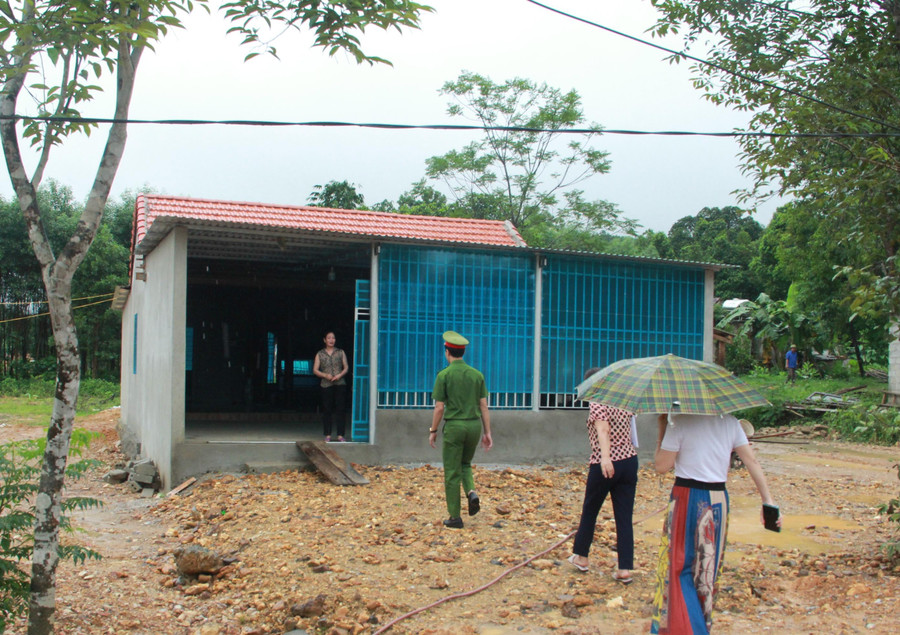 Những ngôi nhà mới khang trang được xây dựng từ nguồn hỗ trợ của nhà hảo tâm.