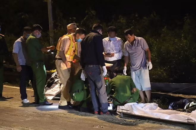 Lực lượng chức năng có mặt khám nghiệm hiện trường. Ảnh: Thanh niên