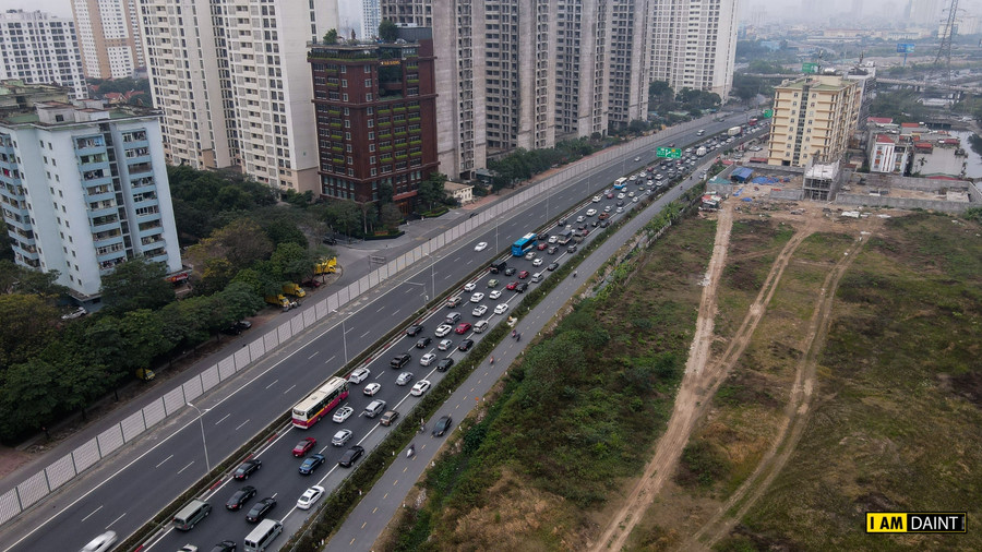 Hàng dài xe nối tiếp nhau kéo dài hàng km tại cao tốc Pháp Vân- Cầu Giẽ.