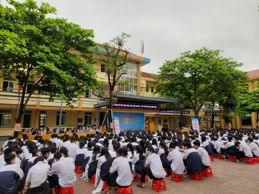 Lễ phát động hưởng ứng ngày sách thu hút sự tham gia của nhiều học sinh. Lễ phát động hưởng ứng ngày sách thu hút sự tham gia của nhiều học sinh.