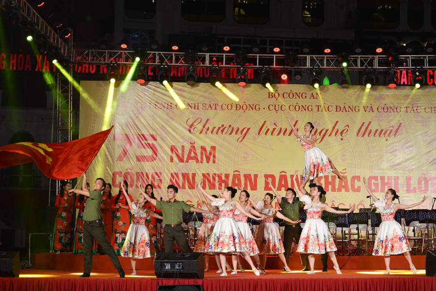 Thông qua các tiết mục biểu diễn, chương trình sẽ góp phần xây dựng hình ảnh đẹp về người chiến sĩ CAND, đặc biệt là hình ảnh người chiến sĩ Công an luôn thân thiện, gần gũi với quần chúng nhân dân, tuyên truyền sâu, rộng hơn những trang sử hào hùng của dân tộc, truyền thống vẻ vang của Đảng và những chiến công to lớn của lực lượng CAND nói chung, lực lượng Cảnh sát cơ động nói riêng.