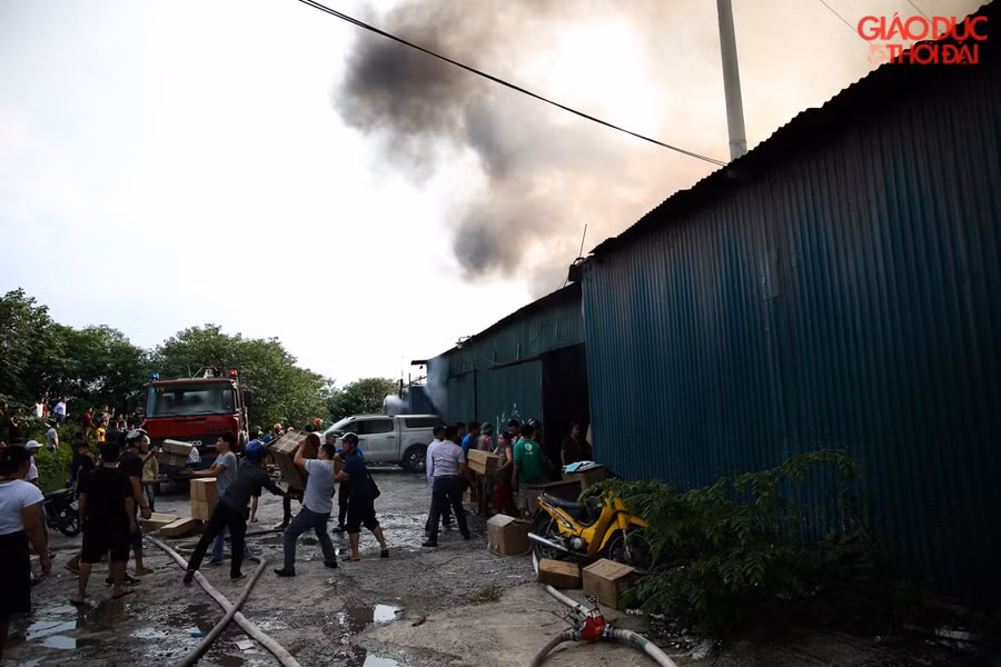 Đám cháy được phát hiện vào khoảng 16h chiều hôm nay 28/8.
