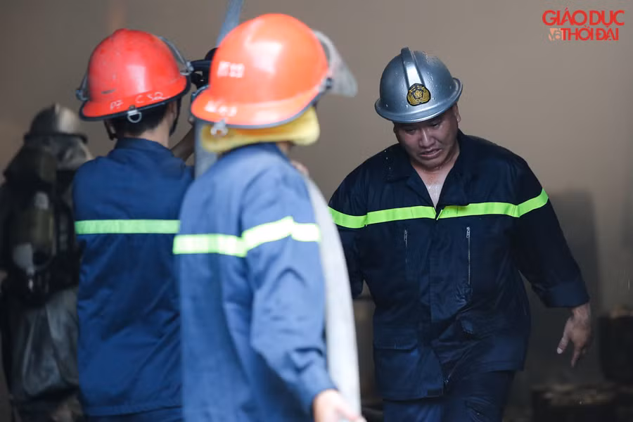 Kho chứa rộng, chứa nhiều vật liệu dễ cháy nên công tác chữa cháy rất khó khăn.