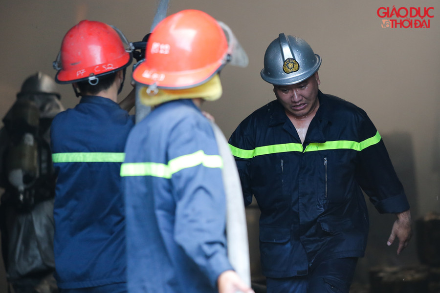 Kho chứa rộng, chứa nhiều vật liệu dễ cháy nên công tác chữa cháy rất khó khăn.