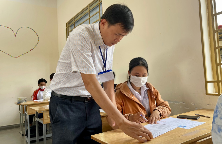 Công tác coi thi tại Kon Tum diễn ra an toàn, nghiêm túc. Công tác coi thi tại Kon Tum diễn ra an toàn, nghiêm túc.