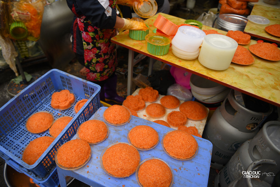 Không chỉ có gà cúng, xôi và nhiều mặt hàng để gia đình cúng ngày 30 đều có đầy đủ.