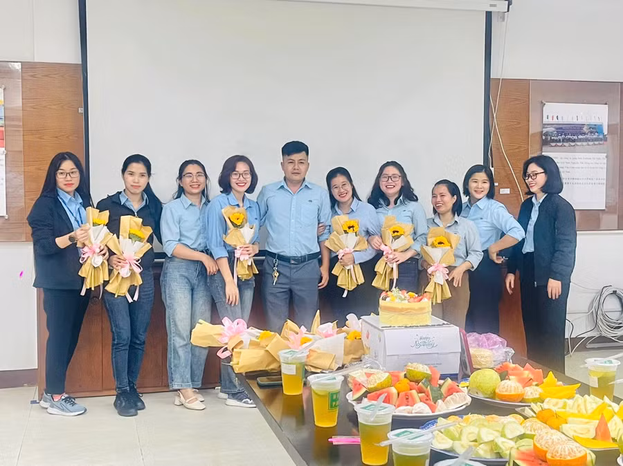 Công đoàn Bộ phận tổ chức 8/3 cho nữ công đoàn viên.