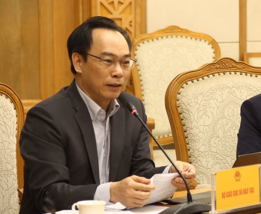 Thứ trưởng Hoàng Minh Sơn phát biểu tại cuộc họp.