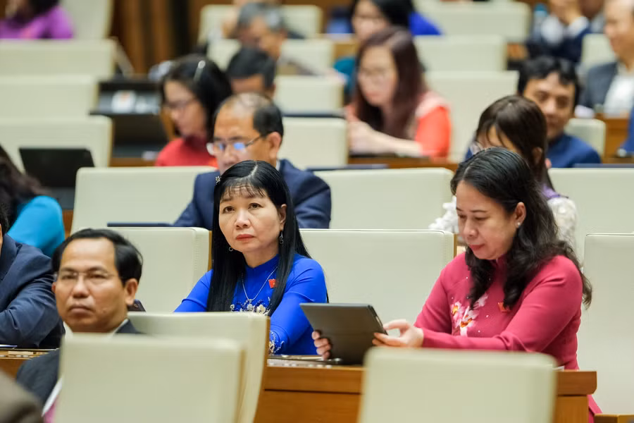 Các đại biểu tham dự phiên khai mạc kỳ họp thứ 3, Quốc hội khoá XV