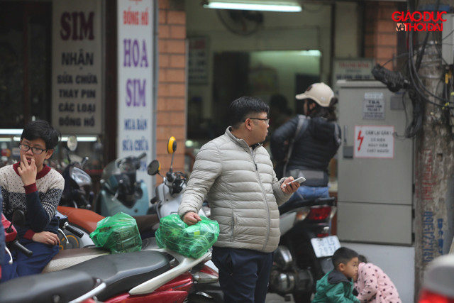 Bánh chưng có giá 60.000 đồng/chiếc. Giò chả 200.000 đồng/kg.