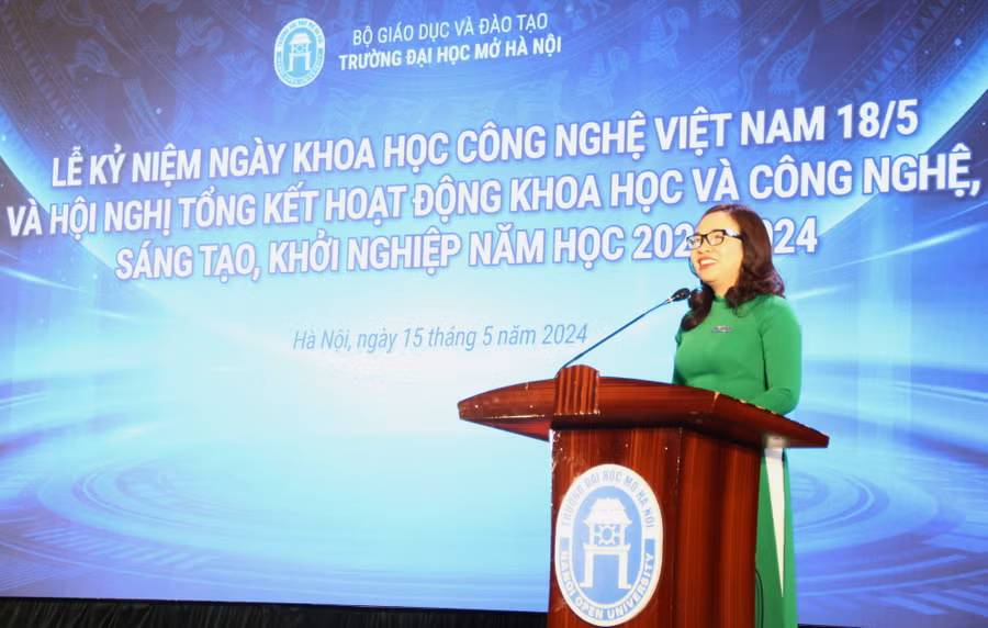 PGS.TS Nguyễn Thị Nhung phát biểu tại hội nghị.