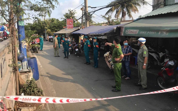 Lực lượng chức năng phong tỏa hiện trường vụ hỏa hoạn khiến 6 người tử vong tại phường Cát Lái, TP Thủ Đức. Ảnh: Tuổi trẻ Online