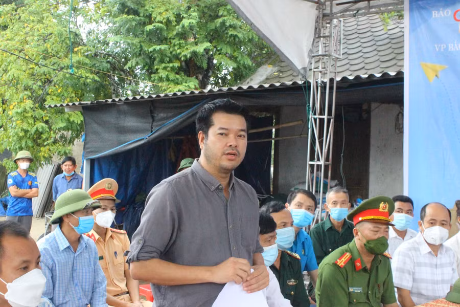 Ông Nguyễn Văn Dũng, Trưởng đại diện văn phòng báo GD&amp;TĐ khu vực Bắc Trung bộ phát biểu khai mạc lễ khởi công