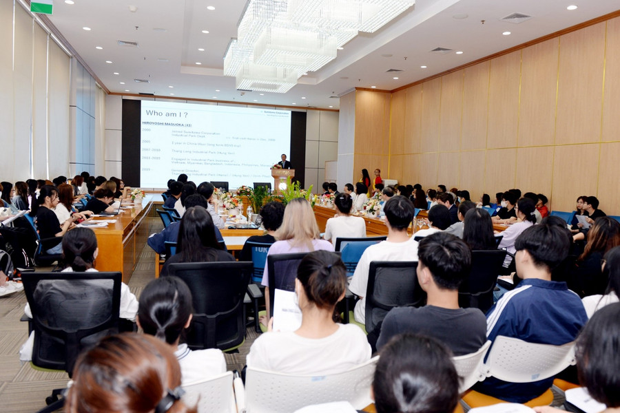 Bài giảng thu hút sự quan tâm của đông đảo sinh viên Bài giảng thu hút sự quan tâm của đông đảo sinh viên