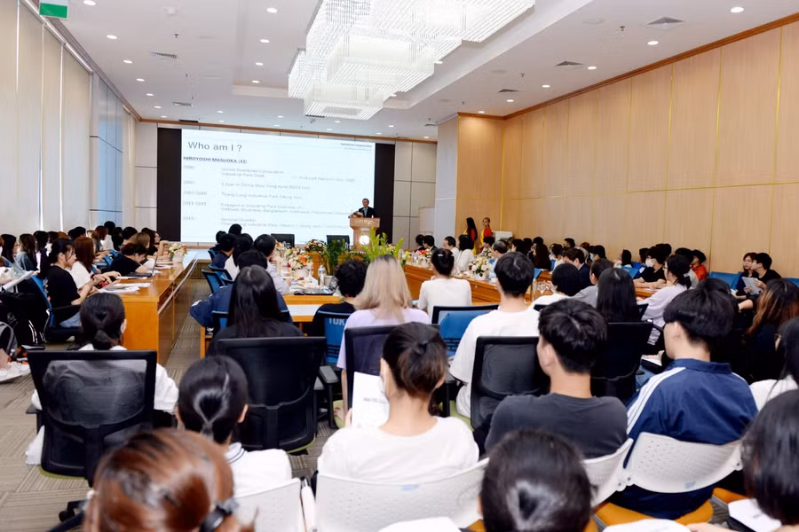 Bài giảng thu hút sự quan tâm của đông đảo sinh viên