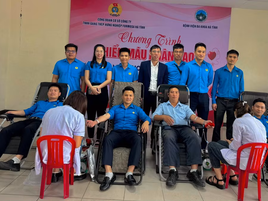 Cán bộ, công nhân viên Formosa Hà Tĩnh tham gia Ngày hội hiến máu.