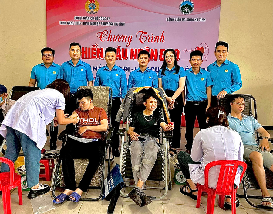 Ban tổ chức đã thu về gần 100 đơn vị máu tại Ngày hội hiến máu.