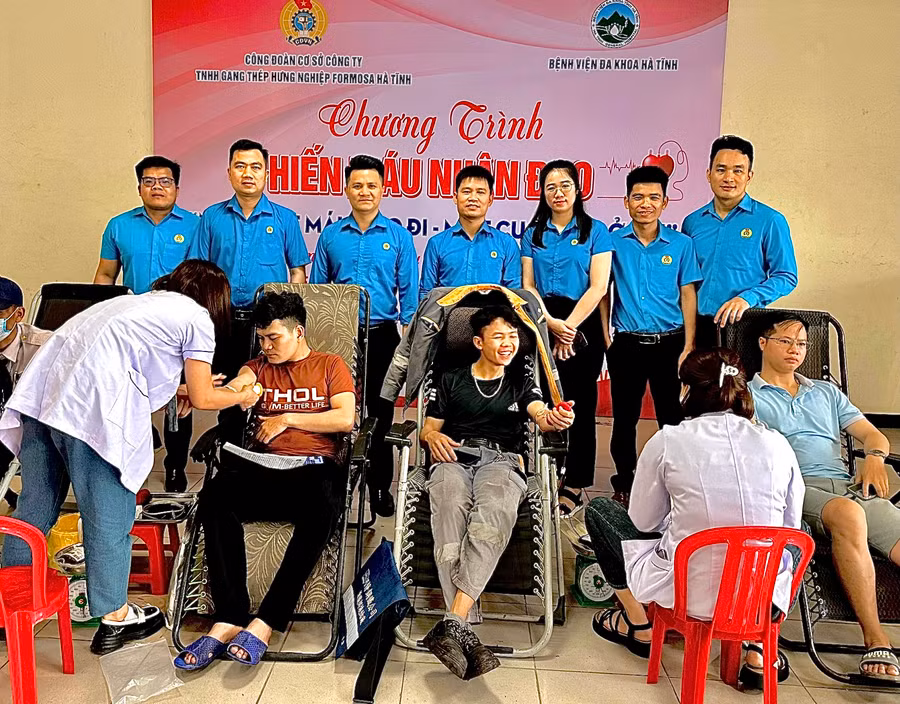 Ban tổ chức đã thu về gần 100 đơn vị máu tại Ngày hội hiến máu.