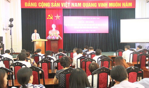 Ông Nguyễn Hữu Nghĩa - Hàm vụ trưởng Ban Kinh tế Trung ương đã trực tiếp truyền đạt những nội dung cơ bản của Nghị quyết Hội nghị lần thứ 5