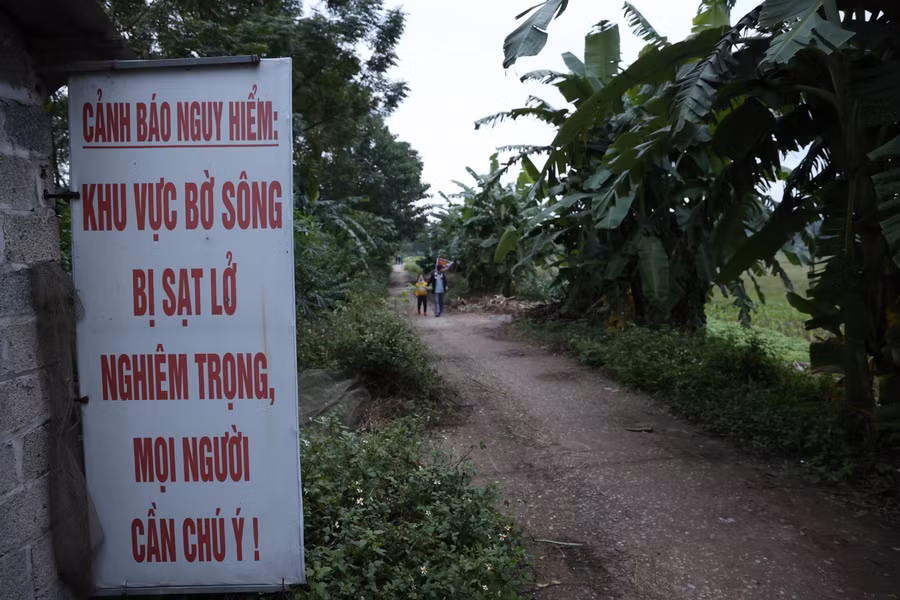 Sạt lở ven sông Hồng, nhiều hộ dân huyện Ba Vì có nguy cơ mất nhà ảnh 9