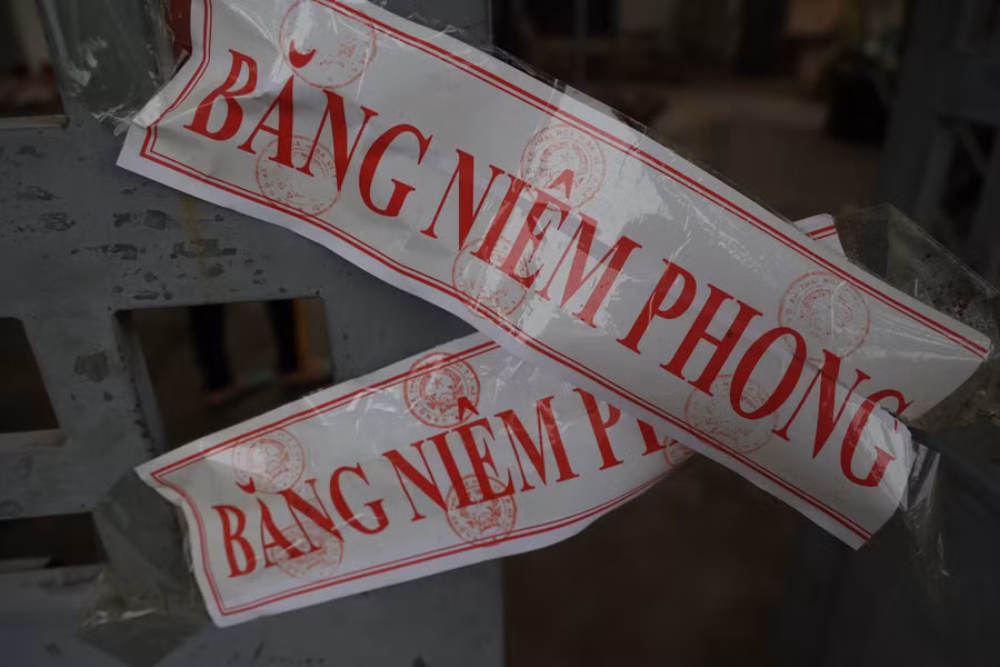 Lãnh đạo UBND xã Thái Hòa, huyện Ba Vì cho biết: "Đã sơ tán toàn bộ hộ dân nằm trong khu vực sạt lở để đảm bảo an toàn cho người và tài sản. Hiện tại, khu vực sạt lở đã niêm phong và đặt biển cảnh báo, tổ chức an ninh trực 24/24 giờ không cho người lạ vào khu vực".