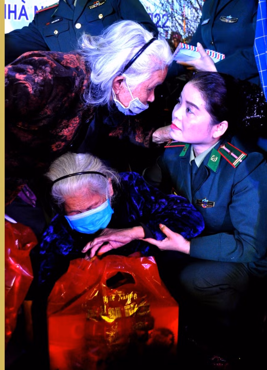 Phần lớn các đối tượng được nhận quà dịp này là hộ nghèo, người già neo đơn và học sinh nghèo vượt khó