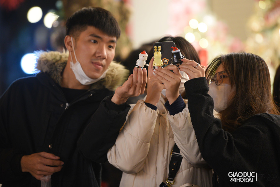 Cận kề Lễ Giáng Sinh, phố Hàng Mã sẽ bước vào thời điểm đông vui, nhộn nhịp nhất.