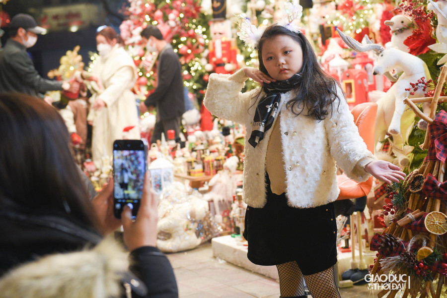 Đây cũng là thời điểm, khách hàng thường tập trung mua sắm tại các cửa hàng đại lý, có nhiều sản phẩm và đa dạng mẫu mã để trang trí.