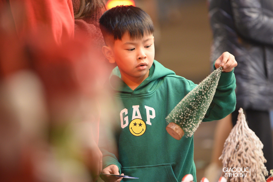 Đây cũng là thời điểm, khách hàng thường tập trung mua sắm tại các cửa hàng đại lý, có nhiều sản phẩm và đa dạng mẫu mã để trang trí.