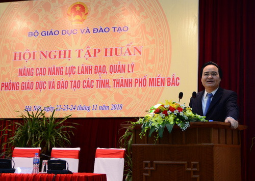 Bộ trưởng Phùng Xuân Nhạ đến dự và phát biểu tại buổi tập huấn.