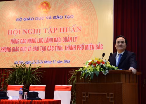 Bộ trưởng Phùng Xuân Nhạ đến dự và phát biểu tại buổi tập huấn.