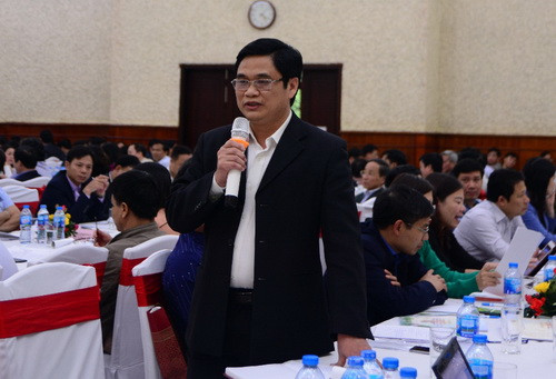 Các đại biểu tham gia thảo luận sôi nổi.