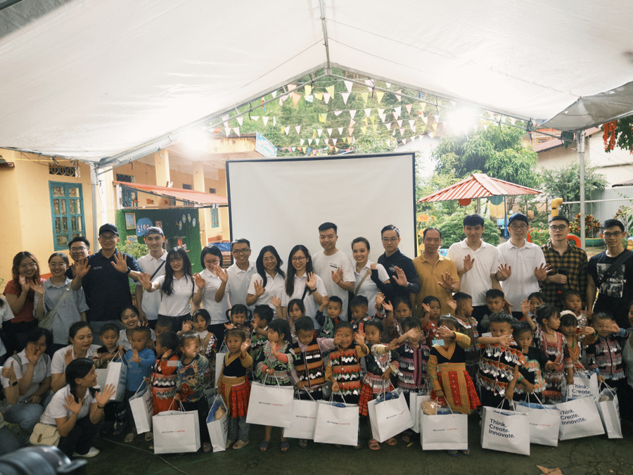 Đội ngũ nhân sự HTV tổ chức nhiều hoạt động cho các em nhỏ tại trường Mầm non Sơn Ca. Đội ngũ nhân sự HTV tổ chức nhiều hoạt động cho các em nhỏ tại trường Mầm non Sơn Ca.