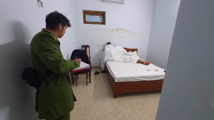 Một đôi nam nữ đang mua bán dâm bị Công an TP Buôn Ma Thuột bắt quả tang. (Ảnh: TT)