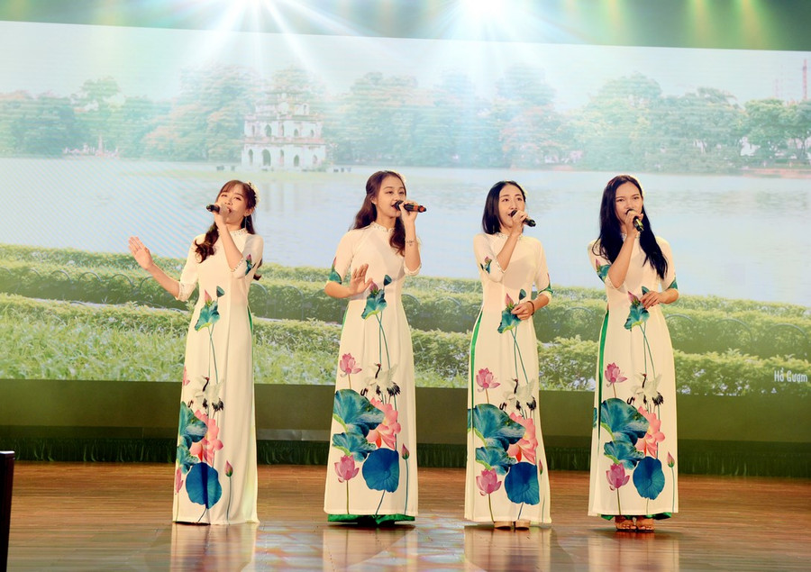 Văn nghệ chào mừng