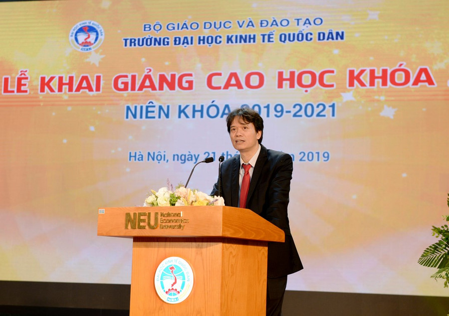 PGS.TS Phạm Hồng Chương, hiệu trưởng, phát biểu tại buổi lễ