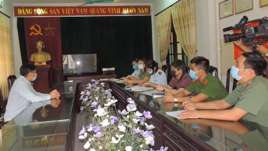 Cơ quan chức năng làm việc cùng anh Trần V.T.