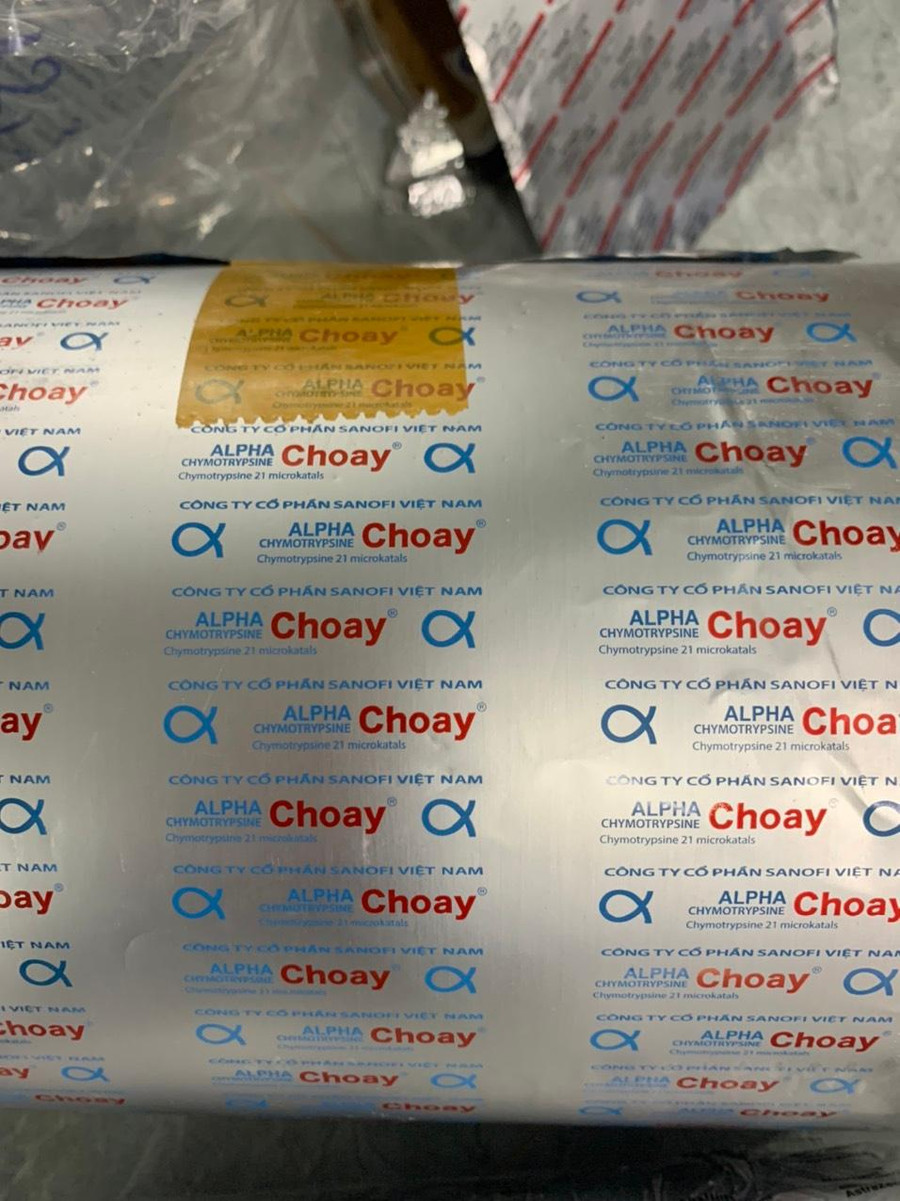 Ngoài ra, thời điểm kiểm tra chủ cơ sở cũng không xuất trình được các giấy tờ hồ sơ pháp lý liên quan đến hoạt động sản xuất kinh doanh của cơ sở bao gồm: Giấy chứng nhận đăng ký kinh doanh, giấy chứng nhận đủ điều kiện kinh doanh dược trong sản xuất, hồ sơ đăng ký lưu hành thuốc và các giấy tờ khác liên quan đến chứng từ nguồn gốc nguyên liệu trong hoạt động sản xuất kinh doanh thuốc của cơ sở. Ngoài ra, thời điểm kiểm tra chủ cơ sở cũng không xuất trình được các giấy tờ hồ sơ pháp lý liên quan đến hoạt động sản xuất kinh doanh của cơ sở bao gồm: Giấy chứng nhận đăng ký kinh doanh, giấy chứng nhận đủ điều kiện kinh doanh dược trong sản xuất, hồ sơ đăng ký lưu hành thuốc và các giấy tờ khác liên quan đến chứng từ nguồn gốc nguyên liệu trong hoạt động sản xuất kinh doanh thuốc của cơ sở.