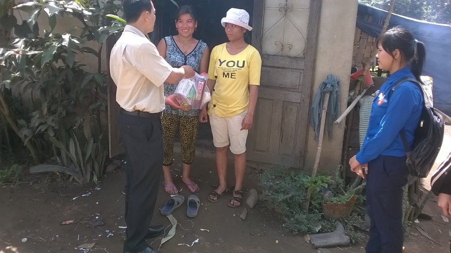 Vận động người chưa biết chữ ra lớp luôn cần sự chung tay của cả hệ thống chính trị. (Ảnh: tư liệu) Vận động người chưa biết chữ ra lớp luôn cần sự chung tay của cả hệ thống chính trị. (Ảnh: tư liệu)