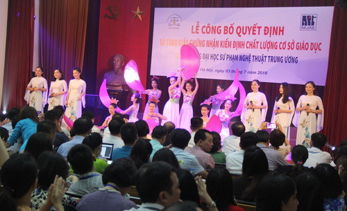 Văn nghệ chào mừng Văn nghệ chào mừng